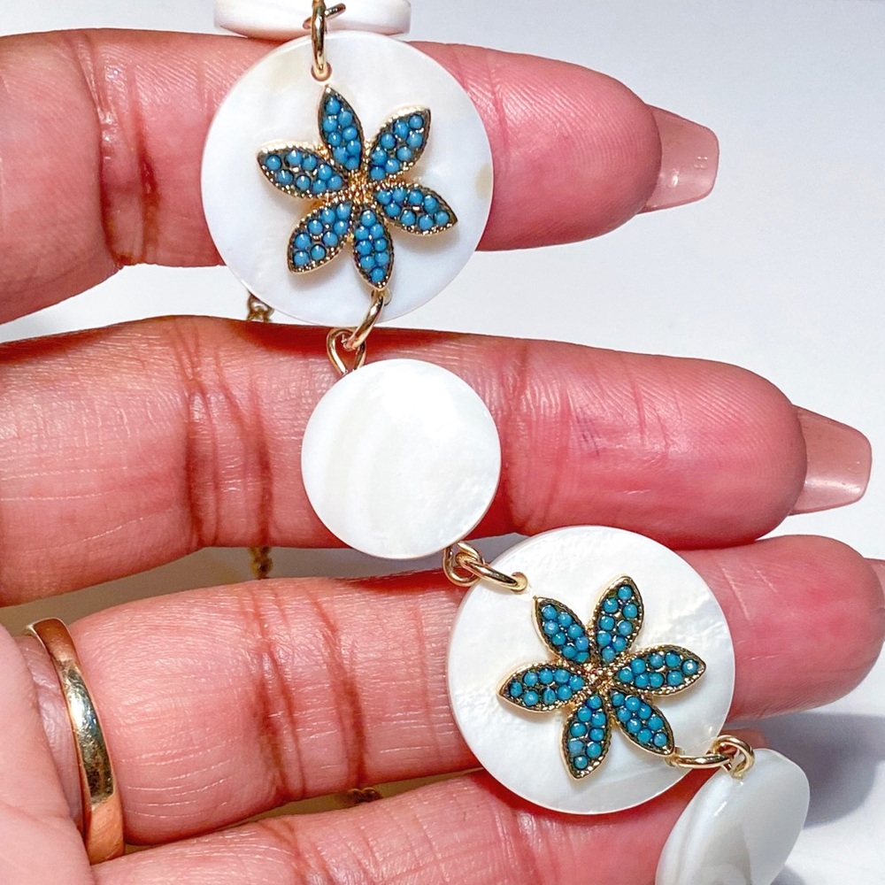 New Carolee $95 Mother of Pearl and Turquoise Flower Necklace, Tag Price $95 - Picture 12 of 16